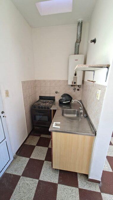 ALQUILO CASA DE UN DORMITORIOS EN CALLE LIBERTAD 715