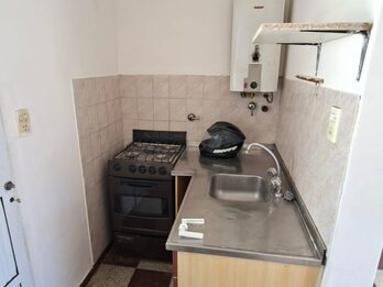 ALQUILO CASA DE UN DORMITORIOS EN CALLE LIBERTAD 715