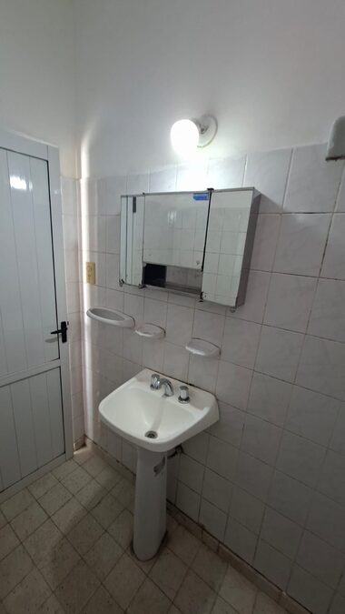 ALQUILO CASA DE UN DORMITORIOS EN CALLE LIBERTAD 715