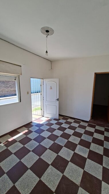 ALQUILO CASA DE UN DORMITORIOS EN CALLE LIBERTAD 715