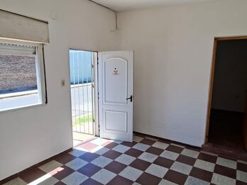 ALQUILO CASA DE UN DORMITORIOS EN CALLE LIBERTAD 715