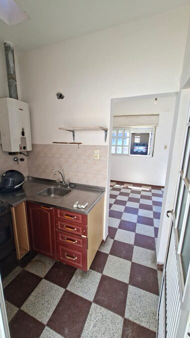 ALQUILO CASA DE UN DORMITORIOS EN CALLE LIBERTAD 715