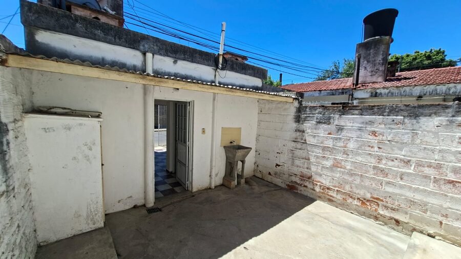 ALQUILO CASA DE UN DORMITORIOS EN CALLE LIBERTAD 715