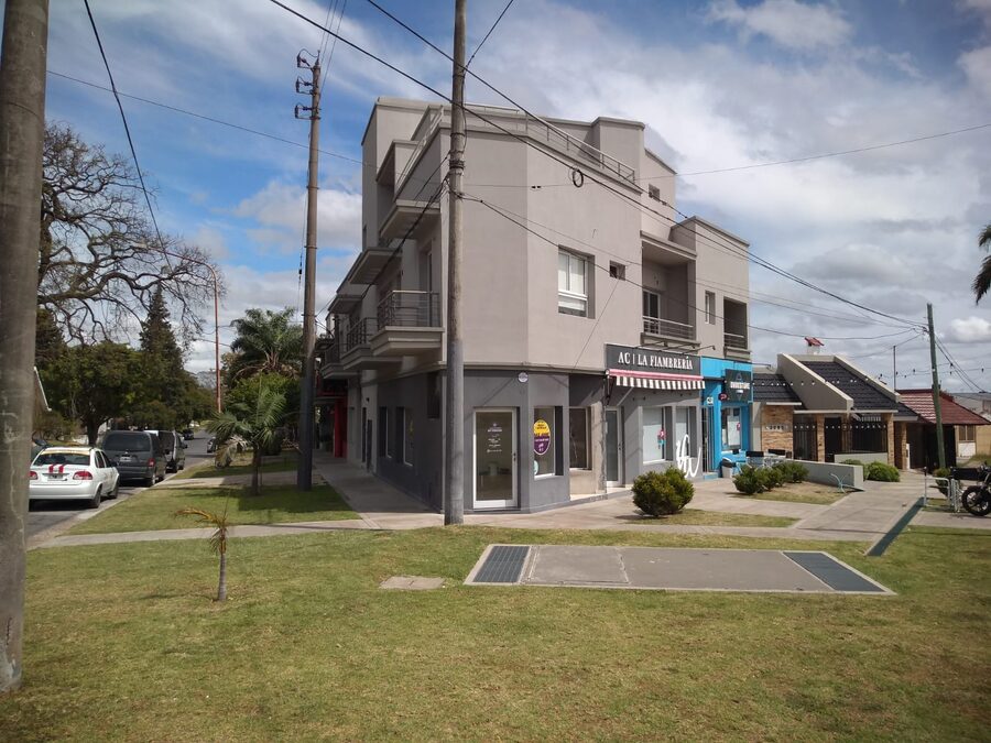 ALQUILO MODERNO DPTO EN ZONA AV.AMERICAS Y RAMIREZ