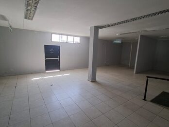 ALQUILO IMPORTANTE LOCAL COMERCIAL CENTRICO 869M2