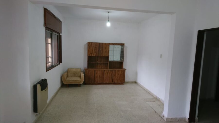 ALQUILO CASA DE DOS DORMITORIOS EN CALLE BOULEVARD MORENO 557