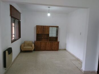 ALQUILO CASA DE DOS DORMITORIOS EN CALLE BOULEVARD MORENO 557