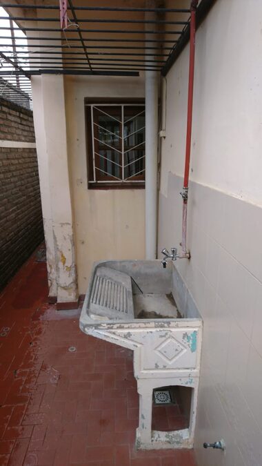 ALQUILO CASA DE DOS DORMITORIOS EN CALLE BOULEVARD MORENO 557