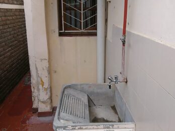ALQUILO CASA DE DOS DORMITORIOS EN CALLE BOULEVARD MORENO 557