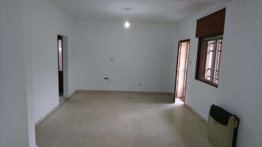ALQUILO CASA DE DOS DORMITORIOS EN CALLE BOULEVARD MORENO 557
