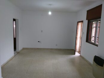 ALQUILO CASA DE DOS DORMITORIOS EN CALLE BOULEVARD MORENO 557