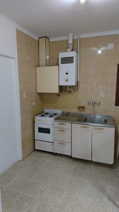ALQUILO CASA DE DOS DORMITORIOS EN CALLE BOULEVARD MORENO 557