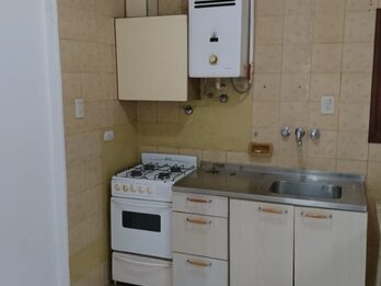 ALQUILO CASA DE DOS DORMITORIOS EN CALLE BOULEVARD MORENO 557