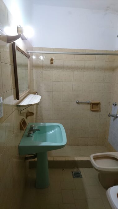 ALQUILO CASA DE DOS DORMITORIOS EN CALLE BOULEVARD MORENO 557
