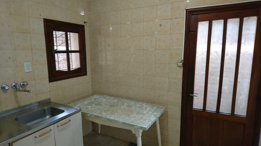 ALQUILO CASA DE DOS DORMITORIOS EN CALLE BOULEVARD MORENO 557