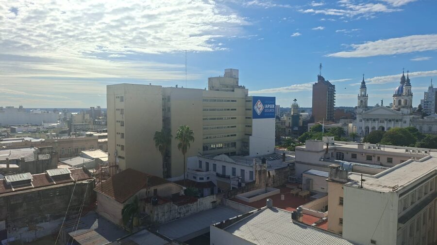 VENDO AMPLIO DPTO CENTRICO, CON EXCELENTE VISTA