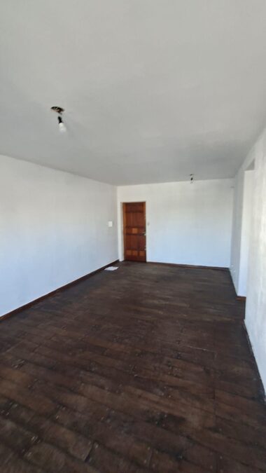 VENDO DEPARTAMENTO DE TRES DORMITORIOS A UNA CUADRA Y MEDIA DE CASA DE GOBIERNO