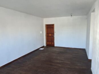 VENDO DEPARTAMENTO DE TRES DORMITORIOS A UNA CUADRA Y MEDIA DE CASA DE GOBIERNO
