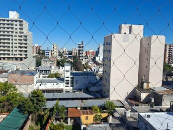 VENDO DEPARTAMENTO DE TRES DORMITORIOS A UNA CUADRA Y MEDIA DE CASA DE GOBIERNO