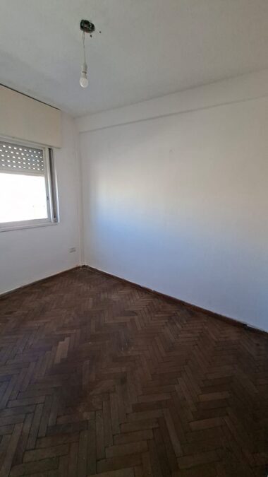 VENDO DEPARTAMENTO DE TRES DORMITORIOS A UNA CUADRA Y MEDIA DE CASA DE GOBIERNO