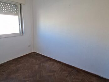 VENDO DEPARTAMENTO DE TRES DORMITORIOS A UNA CUADRA Y MEDIA DE CASA DE GOBIERNO