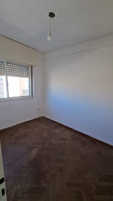 VENDO DEPARTAMENTO DE TRES DORMITORIOS A UNA CUADRA Y MEDIA DE CASA DE GOBIERNO