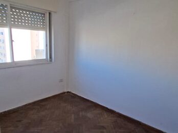 VENDO DEPARTAMENTO DE TRES DORMITORIOS A UNA CUADRA Y MEDIA DE CASA DE GOBIERNO