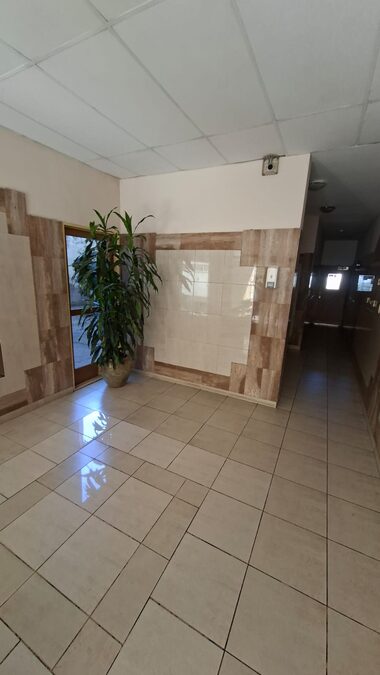 VENDO DEPARTAMENTO DE TRES DORMITORIOS A UNA CUADRA Y MEDIA DE CASA DE GOBIERNO