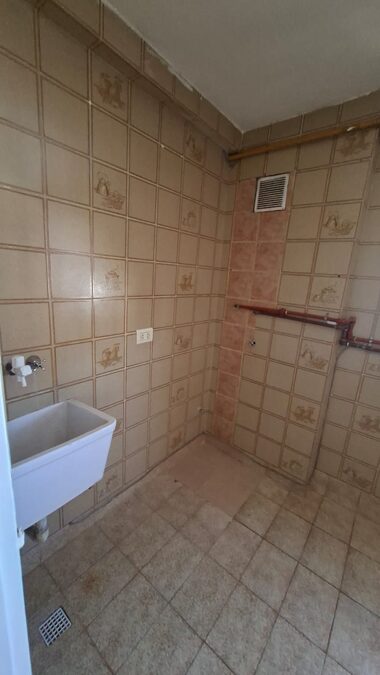 VENDO DEPARTAMENTO DE TRES DORMITORIOS A UNA CUADRA Y MEDIA DE CASA DE GOBIERNO