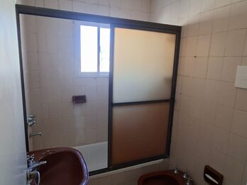 VENDO DEPARTAMENTO DE TRES DORMITORIOS A UNA CUADRA Y MEDIA DE CASA DE GOBIERNO