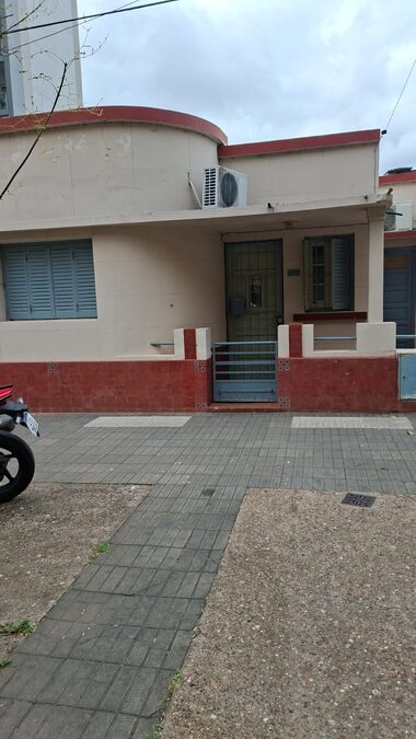 VENDO CASA EN CALLE LA RIOJA