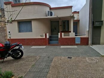 VENDO CASA EN CALLE LA RIOJA