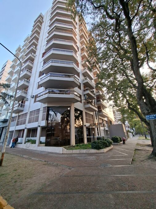 VENDO DEPARTAMENTO EN PLENO PARQUE URQUIZA CON EXCELENTE VISTA