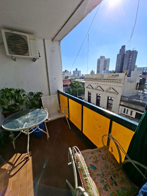 VENDO O PERMUTO  AMPLIO DEPARTAMENTO CENTRICO