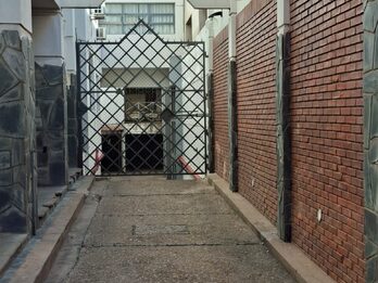 VENDO COCHERA EN PLENO CENTRO Y A TRES CUADRAS DE CASA DE GOBIERNO