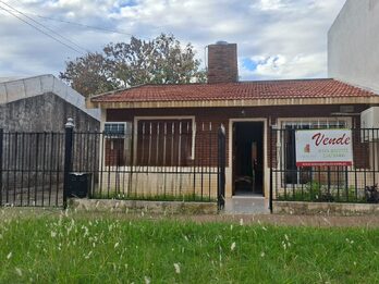 VENDO MUY LINDA CASA EN CALLE MIGUEL DAVID A UNAS CUADRAS DE ZANNI
