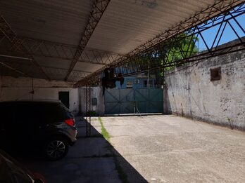VENDO COMPLEJO DE COCHERA EN ZONA CENTRO