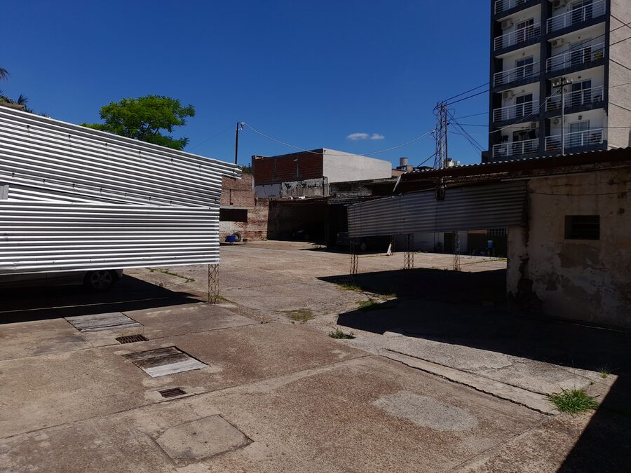 VENDO COMPLEJO DE COCHERA EN ZONA CENTRO