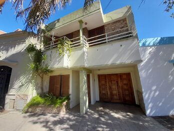 VENDO CASA EN ZONA PARQUE URQUIZA