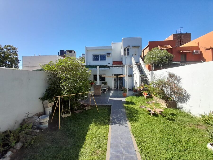 VENDO CASA EN ZONA PARQUE URQUIZA