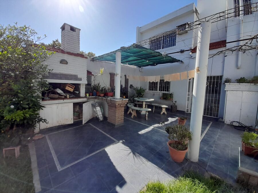 VENDO CASA EN ZONA PARQUE URQUIZA