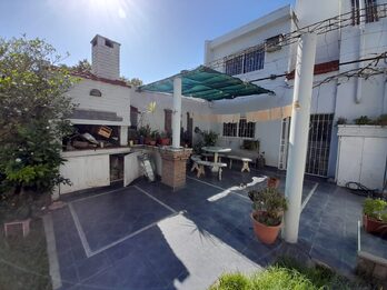 VENDO CASA EN ZONA PARQUE URQUIZA