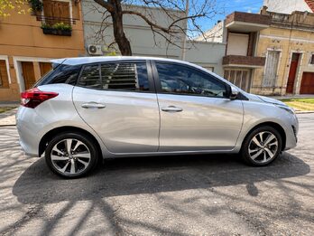 TOYOTA YARIS 1.5 XLS PACK CVT -  AÑO 2.021