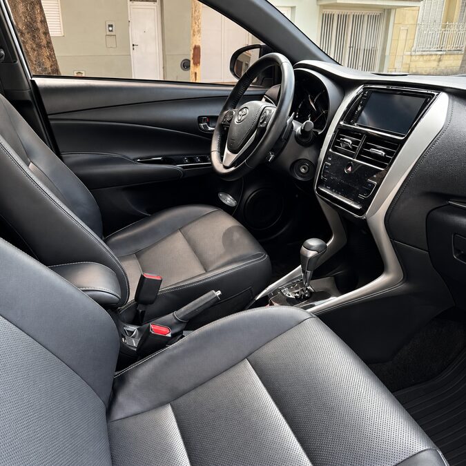 TOYOTA YARIS 1.5 XLS PACK CVT -  AÑO 2.021