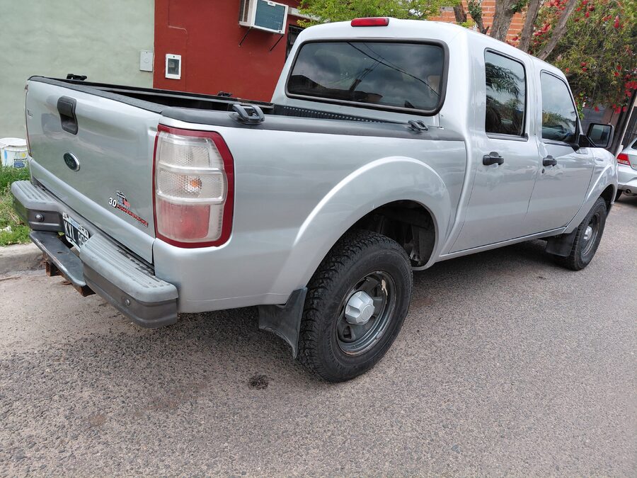 Ranger muy buena 3.0 power stroke cubiertas nuevas anda 10 puntos