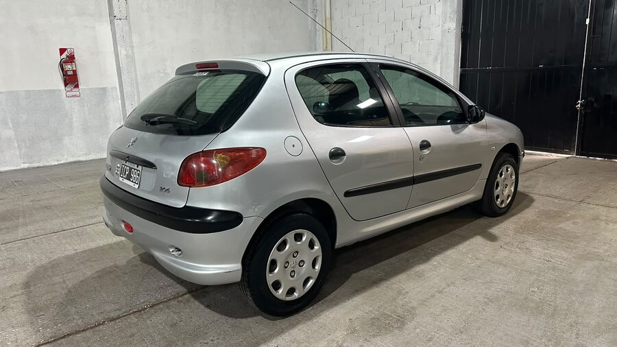 MUY LINDO 206!!! POSIBILIDAD CUOTA