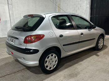 MUY LINDO 206!!! POSIBILIDAD CUOTA
