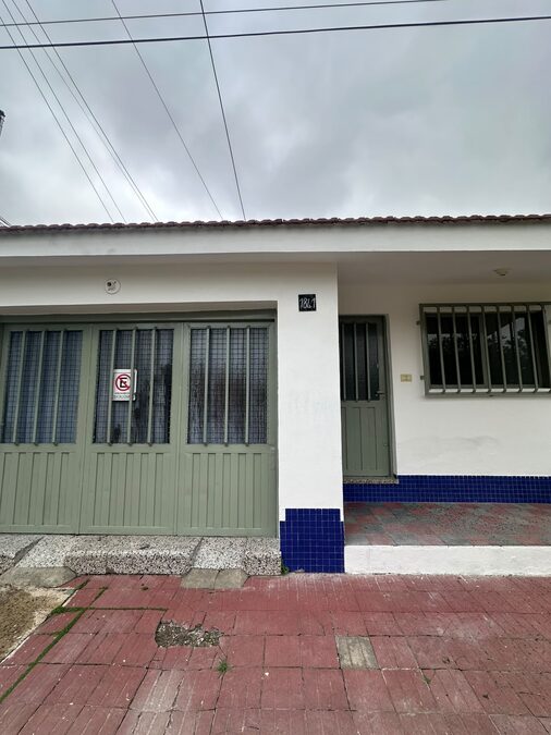 3 de Febrero 1841 | Casa dos dormitorios y patio verde