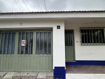 3 de Febrero 1841 | Casa dos dormitorios y patio verde