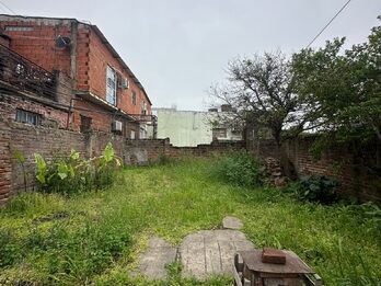 3 de Febrero 1841 | Casa dos dormitorios y patio verde